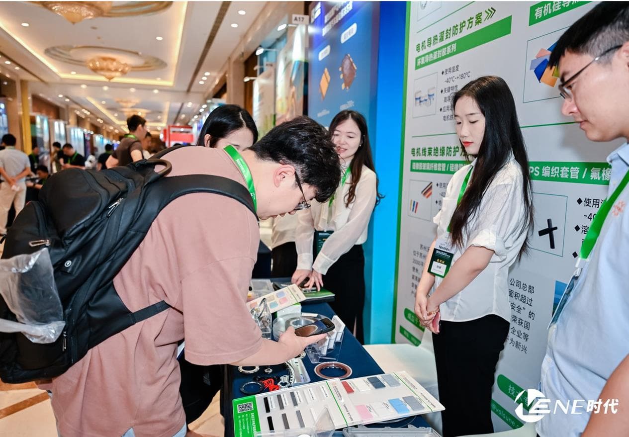 Technical exchange with visitors at the Volsun booth at XEV 2026 Shanghai